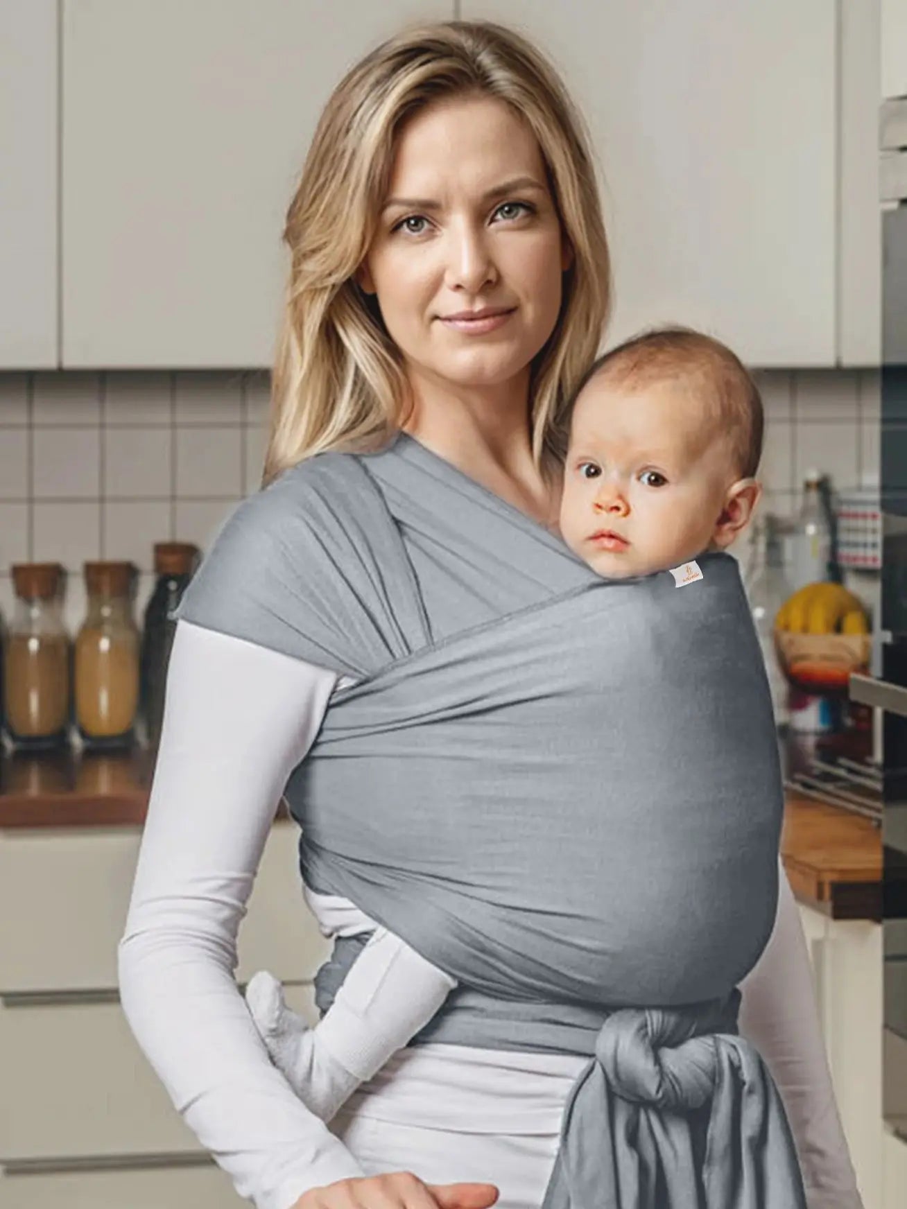 Écharpe de portage maman dans la cuisine avec bebe| Amari™ - Astucebambin