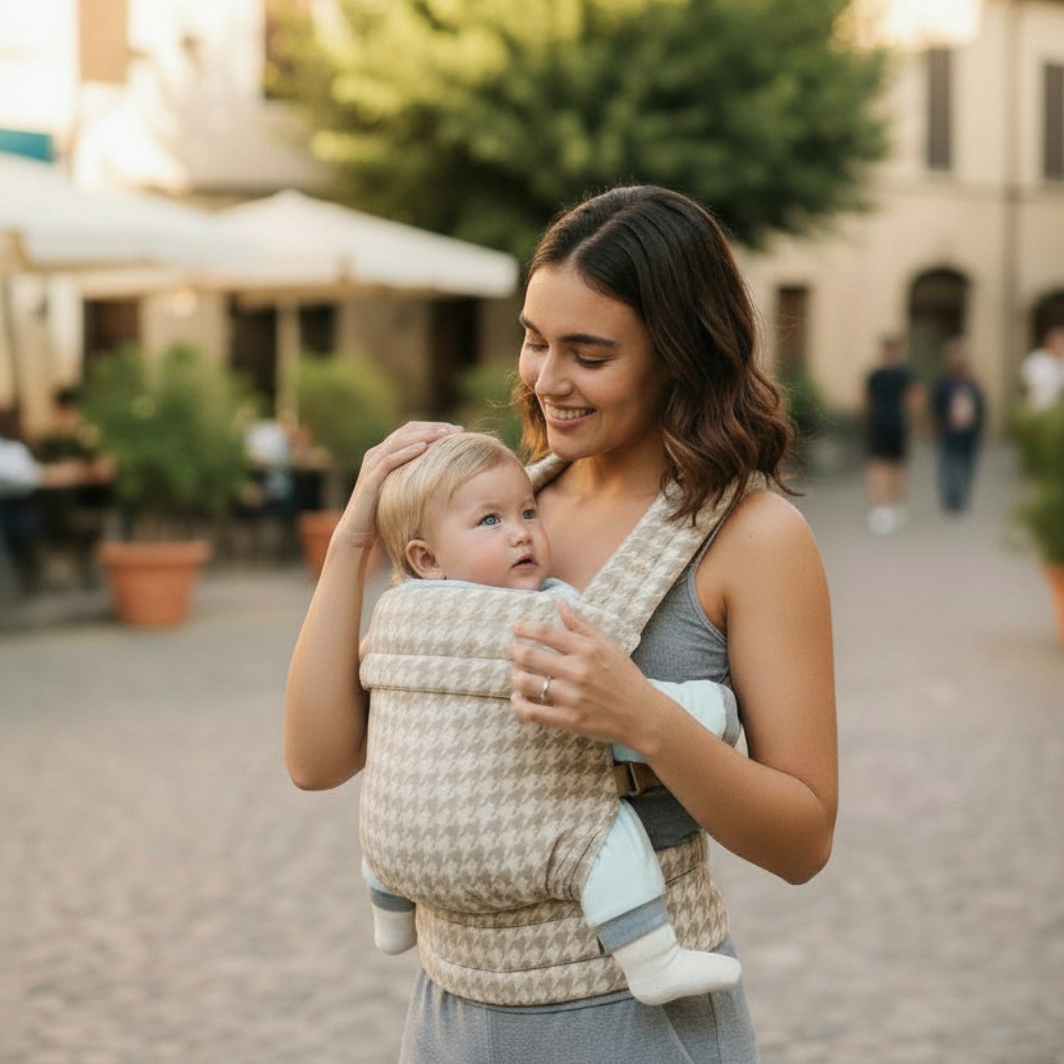 Porte bébé ergonomique ErgoBambino™ – bébé contre sa maman portage sécurisé – Astucebambin