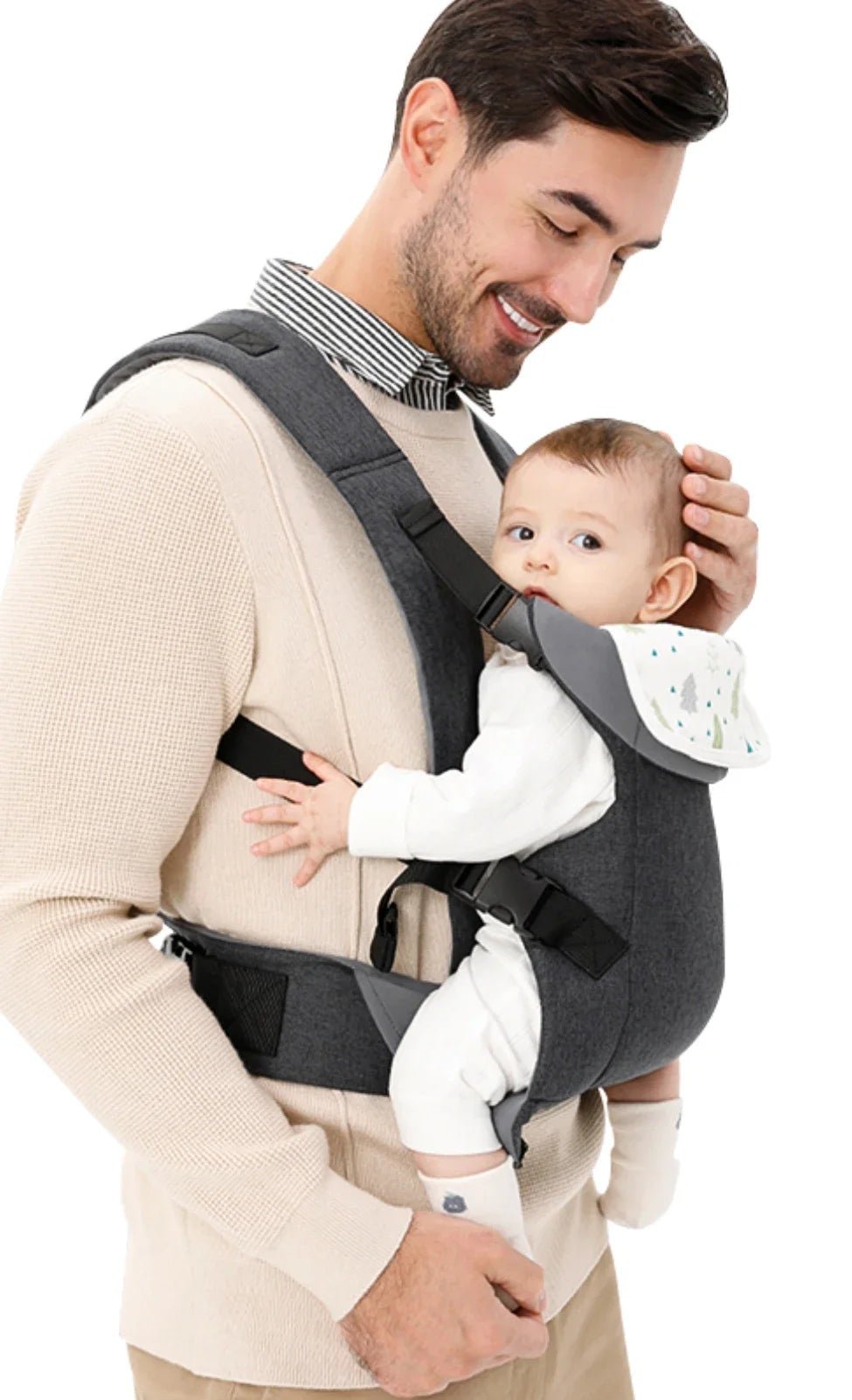 Porte bébé Évolutif bleu marine Movéa™ – papa portant son bébé en position ventrale – Astucebambin