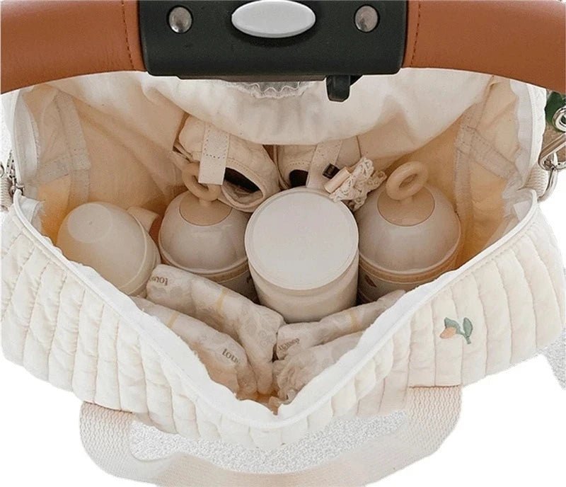Sac à langer pratique ouvert avec accessoires de bébé – AstuceBambin