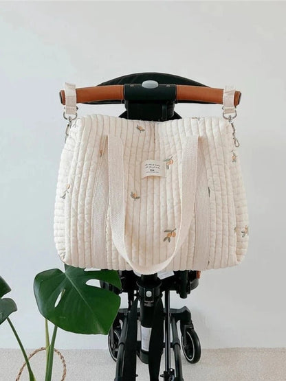 Sac à langer pratique beige suspendu à la poussette – AstuceBambin