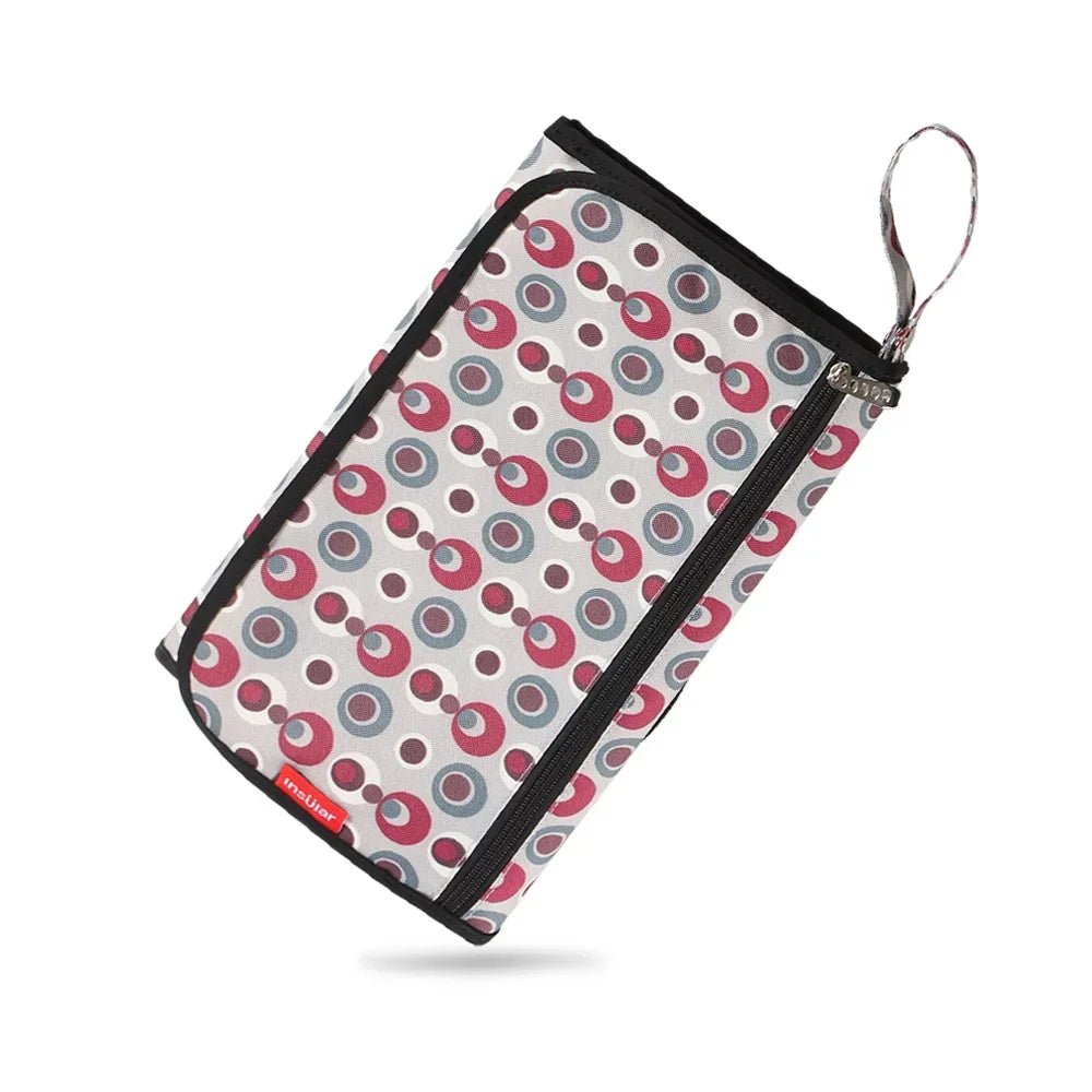 Tapis à langer pliable gris clair | Nomady™ – AstuceBambin
avec matelas confortable, pratique pour changer bébé partout.