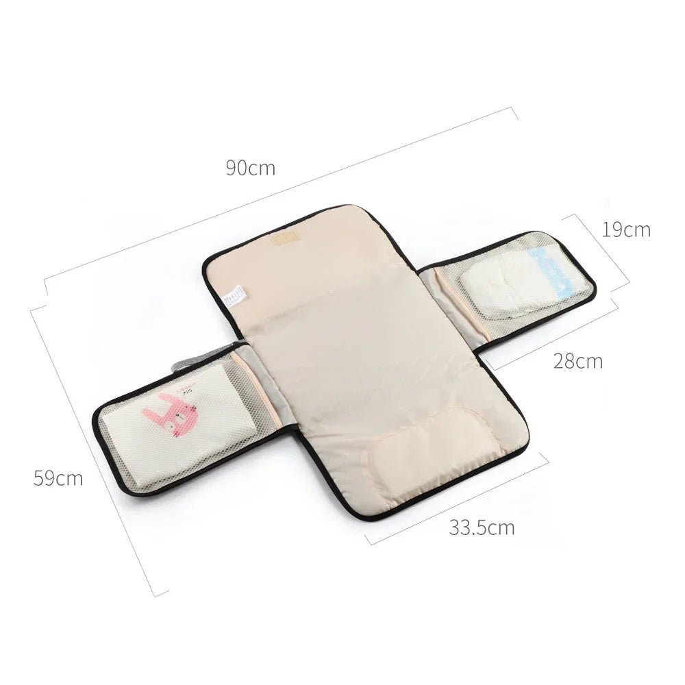 Tapis à langer pliable beige | Nomady™ – AstuceBambin
confortable et imperméable, conçu pour les sorties avec bébé.