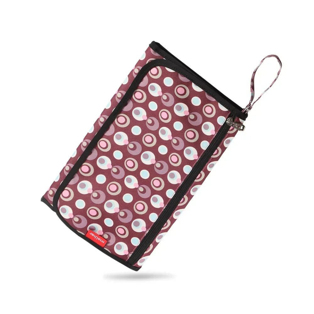 Tapis à langer pliable bourgogne| Nomady™ – AstuceBambin
imperméable et compact, idéal pour les parents nomades.