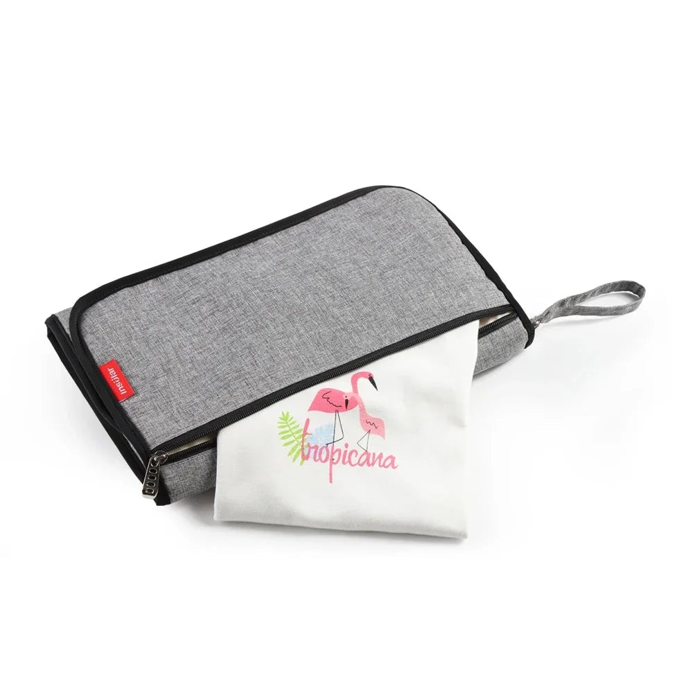 Tapis à langer pliable gris | Nomady™ – AstuceBambin
multifonction, pratique, léger et facile à nettoyer